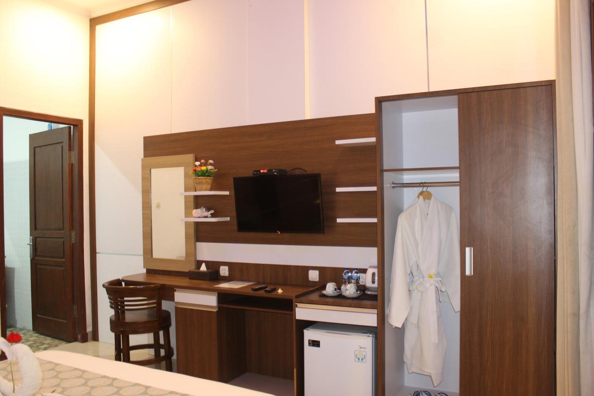 Nusa Sedayu Hotel By Ocean View Batununggul ภายนอก รูปภาพ
