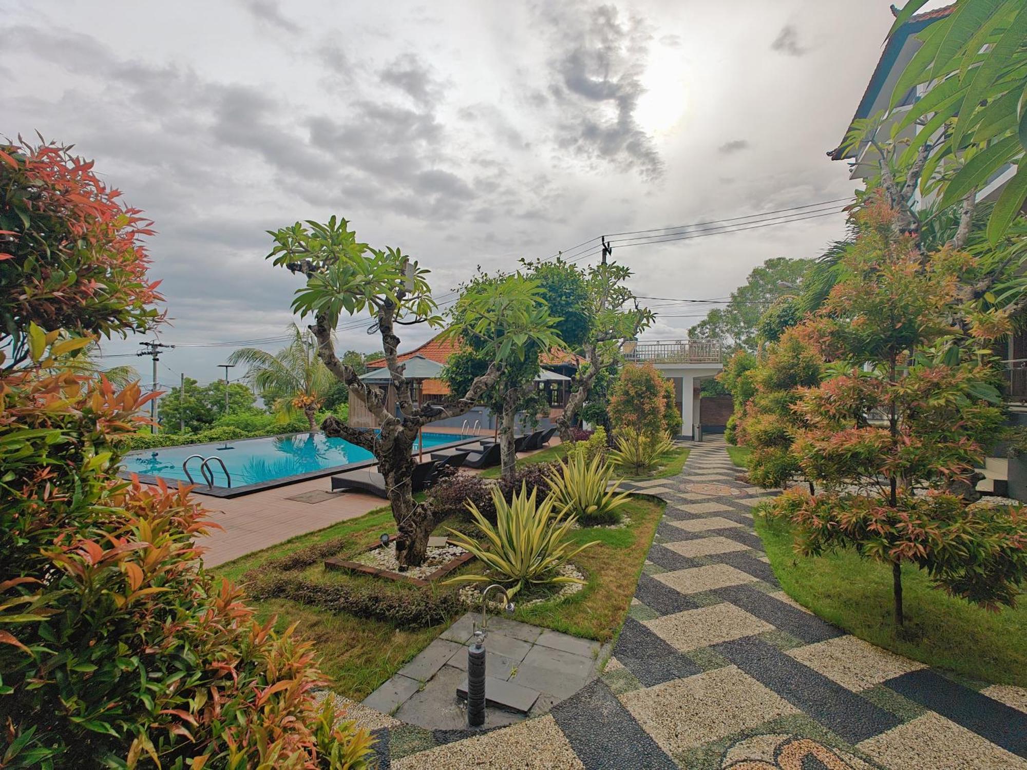 Nusa Sedayu Hotel By Ocean View Batununggul ภายนอก รูปภาพ